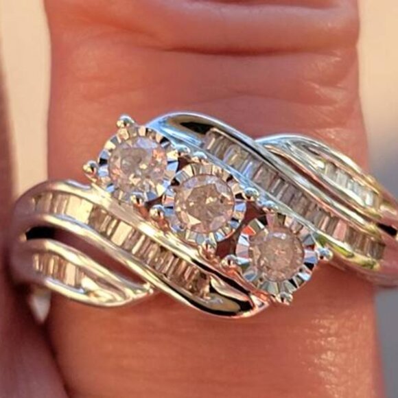New in Box 10k White Gold 3 Stone Diamond Ring Size  7 - Picture 1 of 7